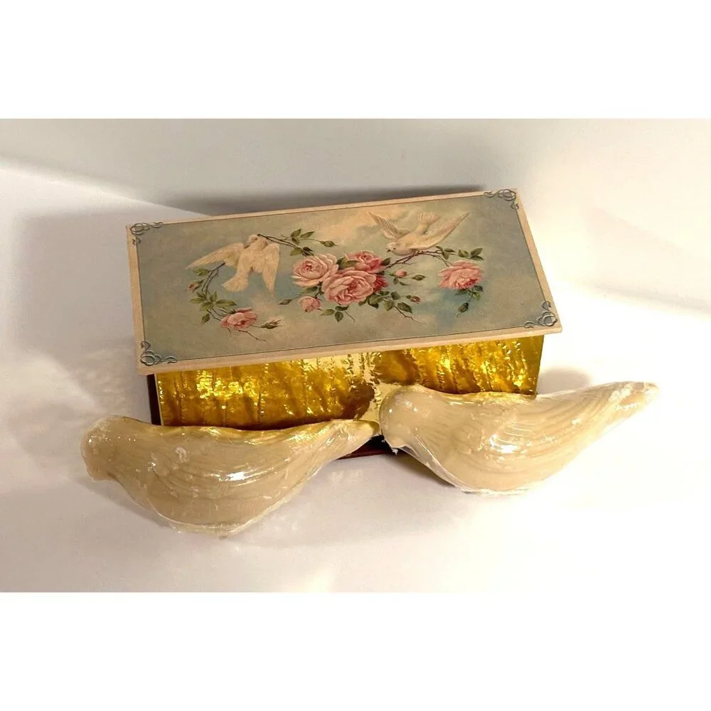 Victorian‎ Trading Co. Sculpted  Scented Guest Soap Dove Set In Decorative Box